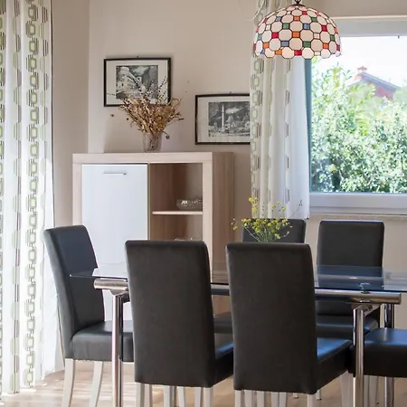 Fuer 5 Personen Ca 60 Qm In Kastel, Istrien Und Umgebung Vakantiehuis *
